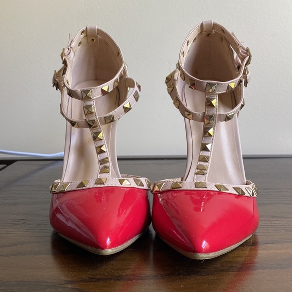 Red studded heels 👠 - Picture 2 of 10